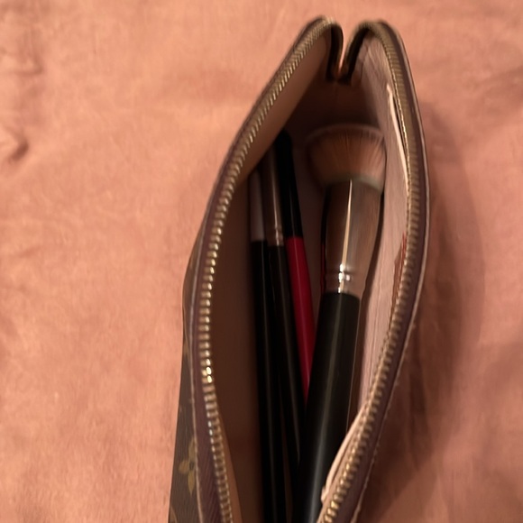 Louis Vuitton cosmetic pouch. 💯 - Picture 5 of 16